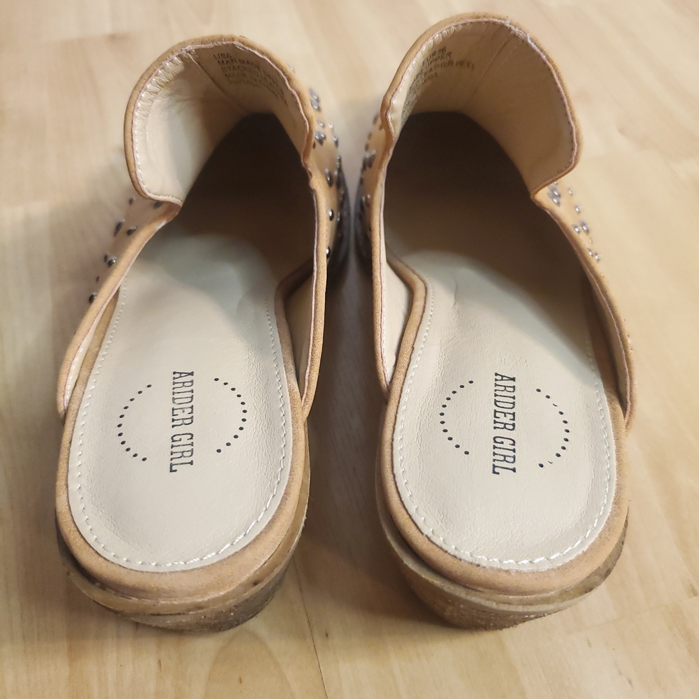 NWOT. Arider Girl Tan Studded Mules. Size 6. #SW - Picture 4 of 7